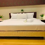 The Face Suits By Castle Quest Residence