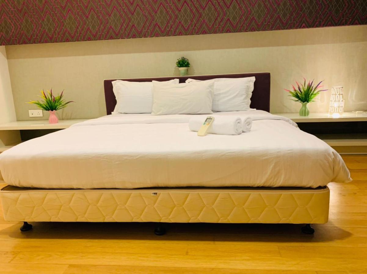 The Face Suits By Castle Quest Hotel